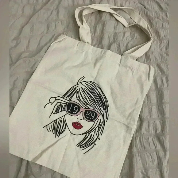 TAYLOR SWIFT Canvas Tote - with Stickers - Era's Tour 1989 Pop Music Swifty NEW - Picture 3 of 6
